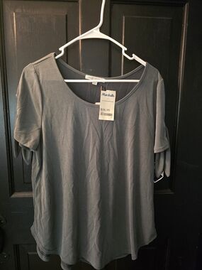 Green Envelope Slate Gray Short-Sleeve Scoop Neck Top